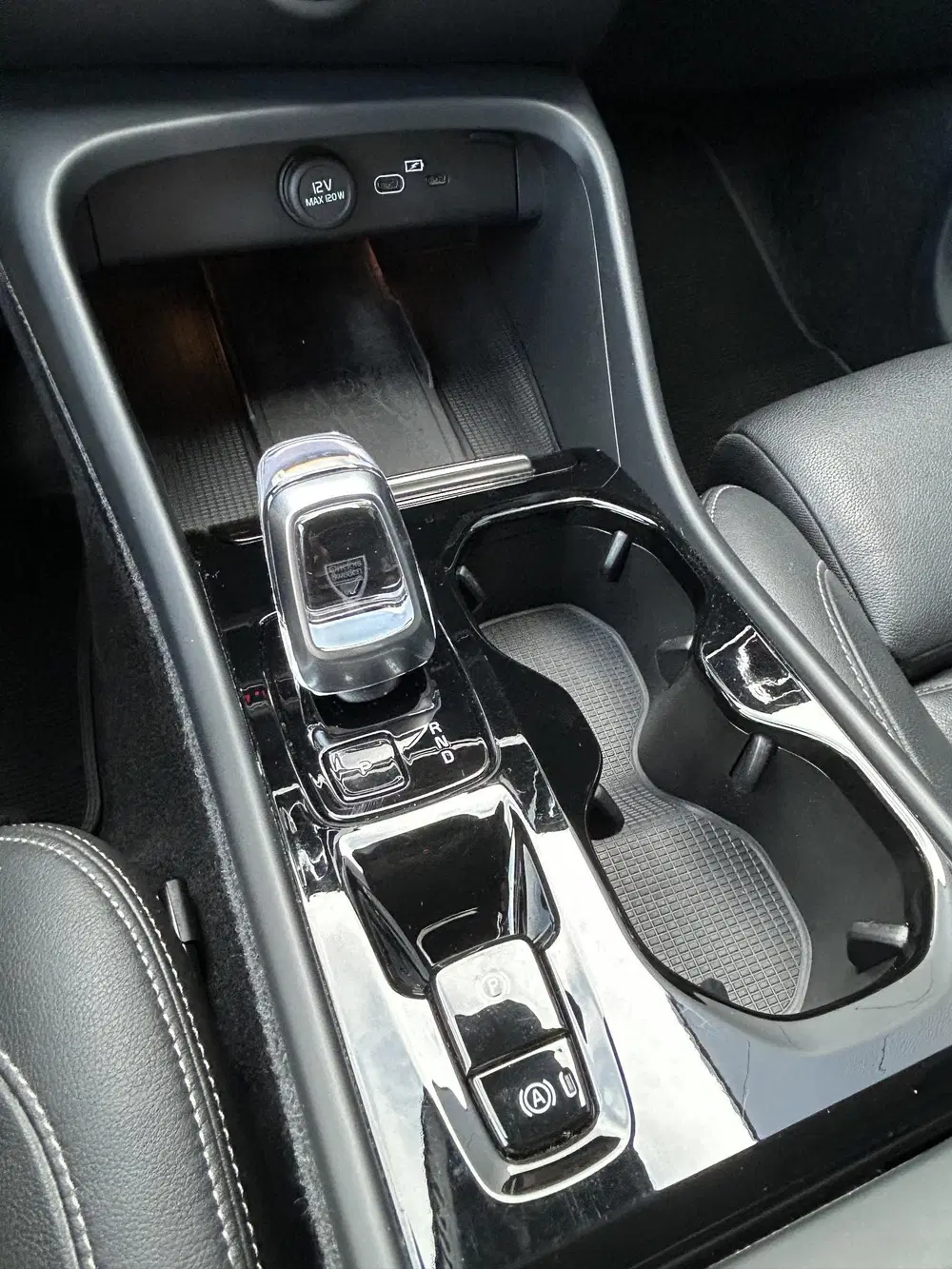 Volvo XC40 2.0 B4 Plus Dark 360 camera uit 2024, foto 12