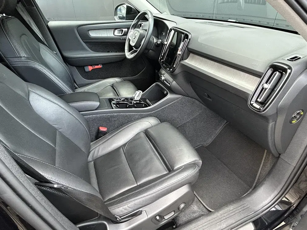 Volvo XC40 2.0 B4 Plus Dark 360 camera uit 2024, foto 13