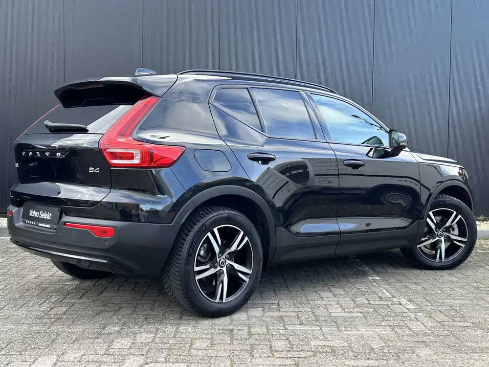 Volvo XC40 2.0 B4 Plus Dark 360 camera uit 2024, foto 2