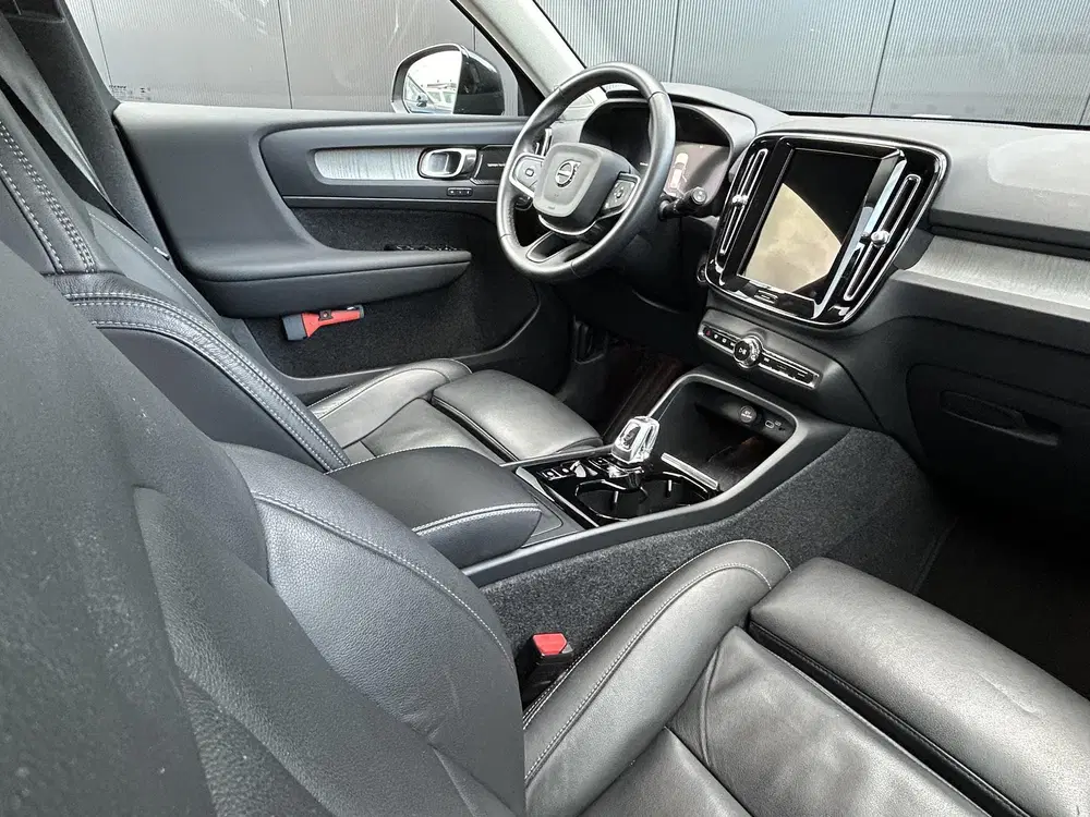 Volvo XC40 2.0 B4 Plus Dark 360 camera uit 2024, foto 5