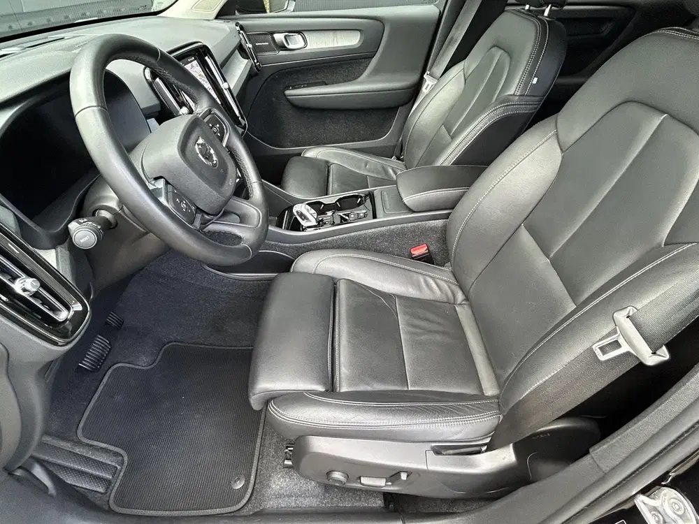 Volvo XC40 2.0 B4 Plus Dark 360 camera uit 2024, foto 8