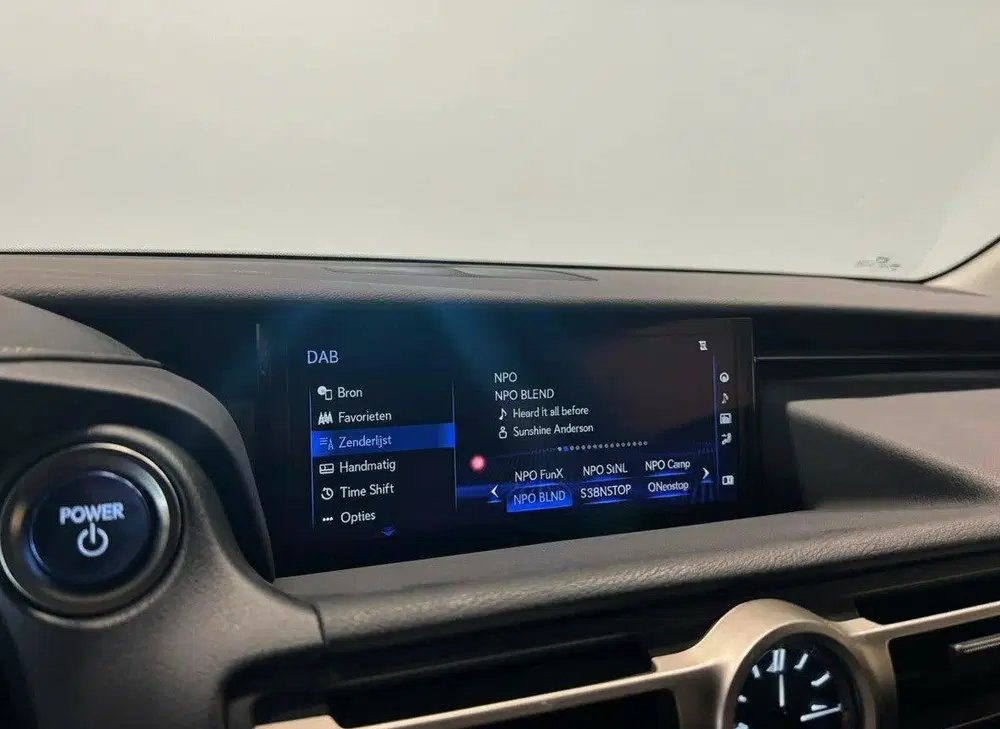 Lexus RC 300h F Sport Line uit 2020, foto 10