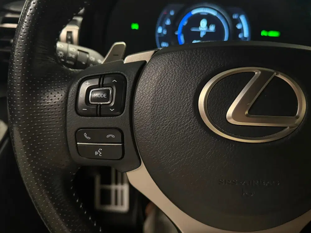 Lexus RC 300h F Sport Line uit 2020, foto 14