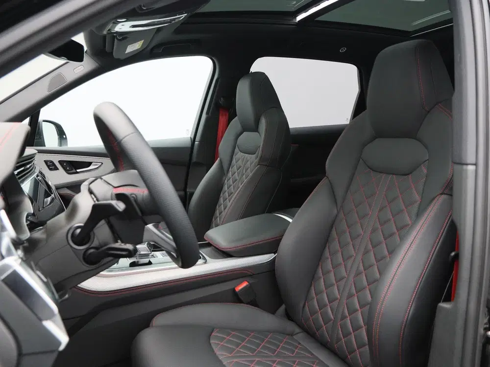 Audi Q7 60 TFSi e 490 Pk quattro S-Line Competitio uit 2025, foto 6