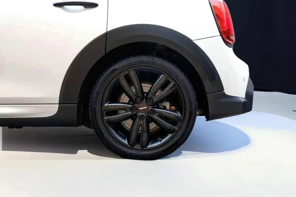 Mini Cooper S 2.0 Cooper S Rockingham GT Edition JCW Pac uit 2023, foto 4