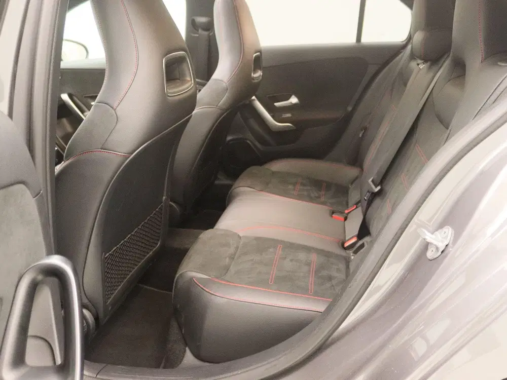 Mercedes-Benz A-Klasse 180 Business Solution AMG uit 2019, foto 13