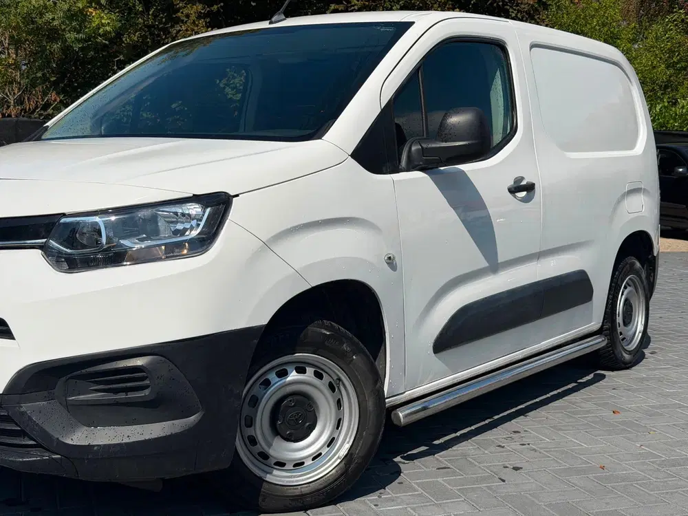 Toyota Proace City 1.5 D-4D Cool Comfort uit 2021, foto 2
