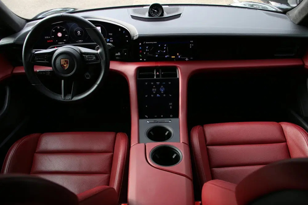 Porsche Taycan Turbo 93 kWh DEALER OND. NP 173.600 uit 2020, foto 9