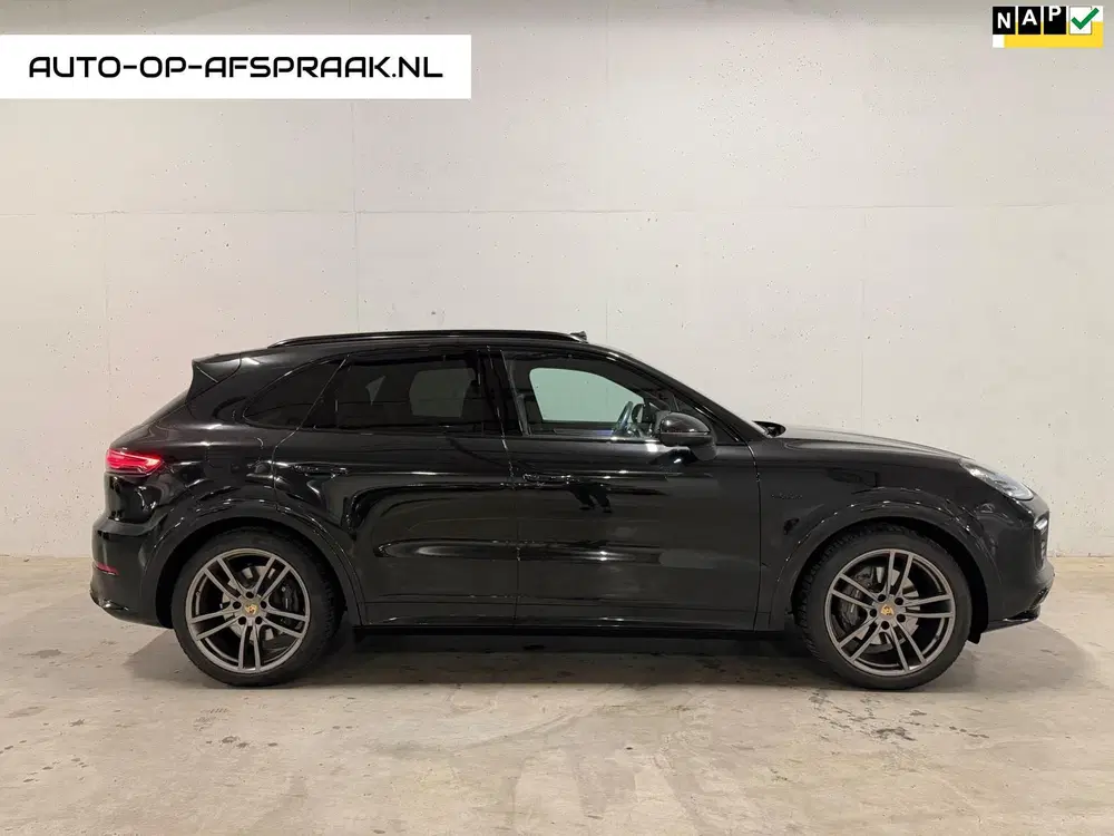 Porsche Cayenne 3.0 E-Hybrid Sportchrono SportDesign Pano uit 2023
