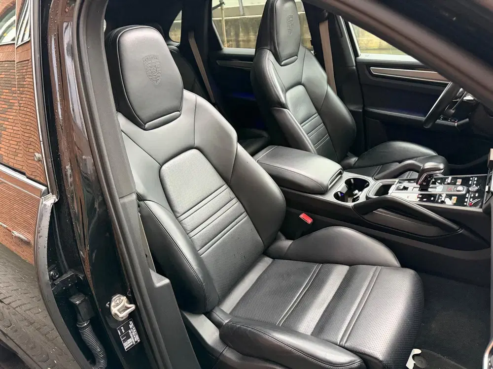 Porsche Cayenne 3.0 E-Hybrid Sportchrono SportDesign Pano uit 2023, foto 10