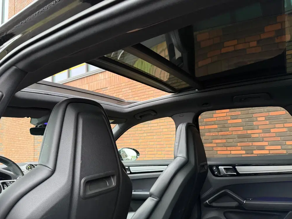 Porsche Cayenne 3.0 E-Hybrid Sportchrono SportDesign Pano uit 2023, foto 11