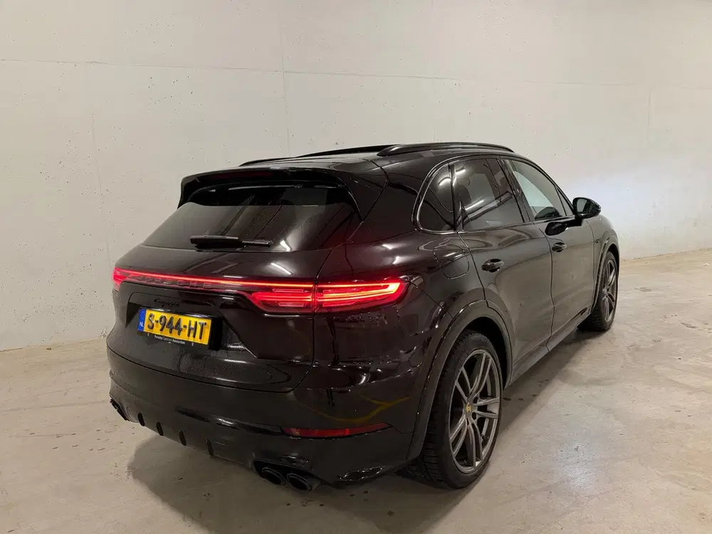 Porsche Cayenne 3.0 E-Hybrid Sportchrono SportDesign Pano uit 2023, foto 6