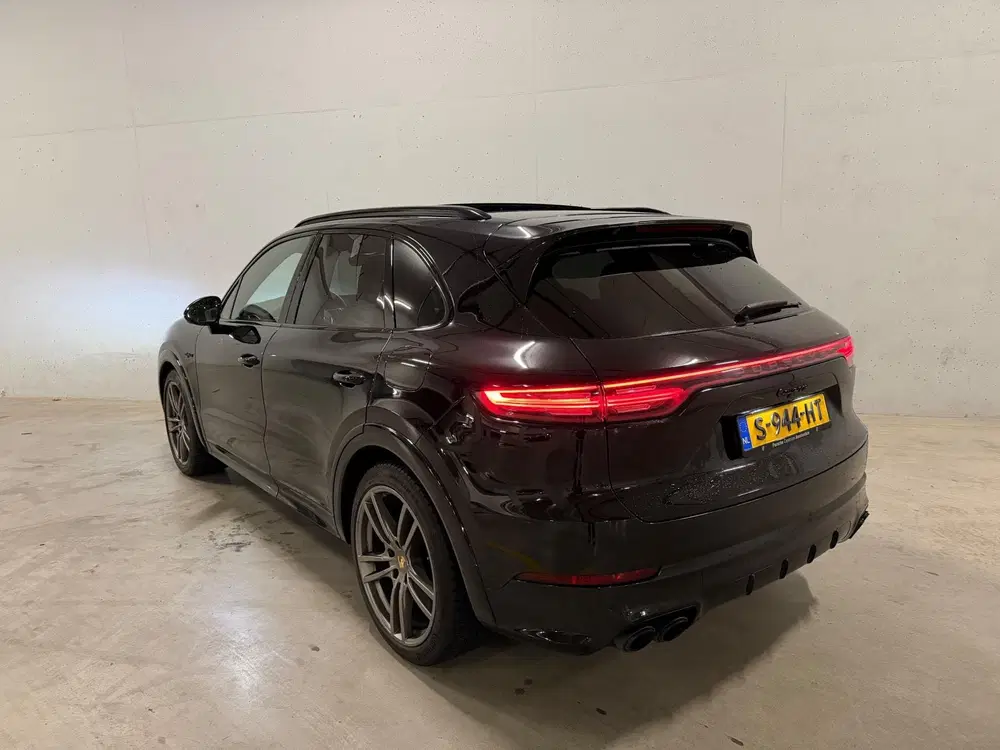 Porsche Cayenne 3.0 E-Hybrid Sportchrono SportDesign Pano uit 2023, foto 8