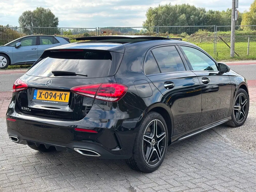 Mercedes-Benz A-Klasse 250 e AMG Line panorama dak Nieuwsta uit 2022, foto 2