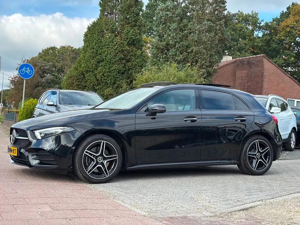 Mercedes-Benz A-Klasse 250 e AMG Line panorama dak Nieuwsta uit 2022, foto 3