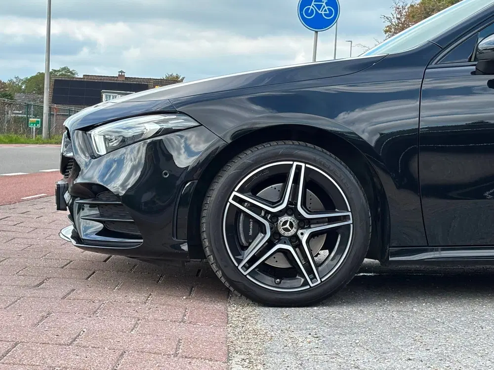 Mercedes-Benz A-Klasse 250 e AMG Line panorama dak Nieuwsta uit 2022, foto 4