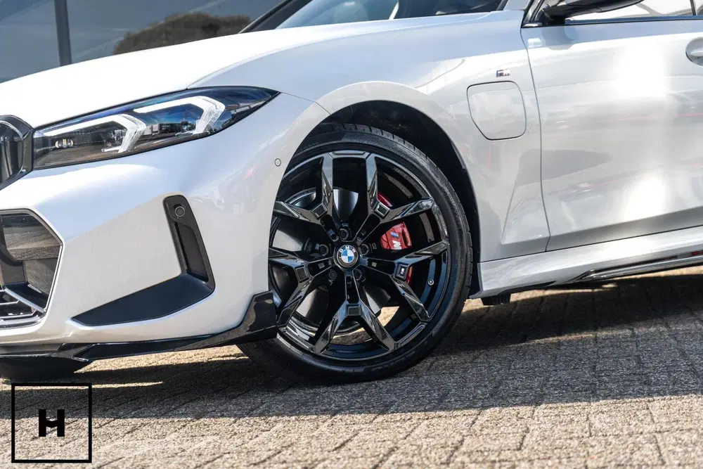 BMW 3-serie 330e M-Sport Pro uit 2026, foto 15