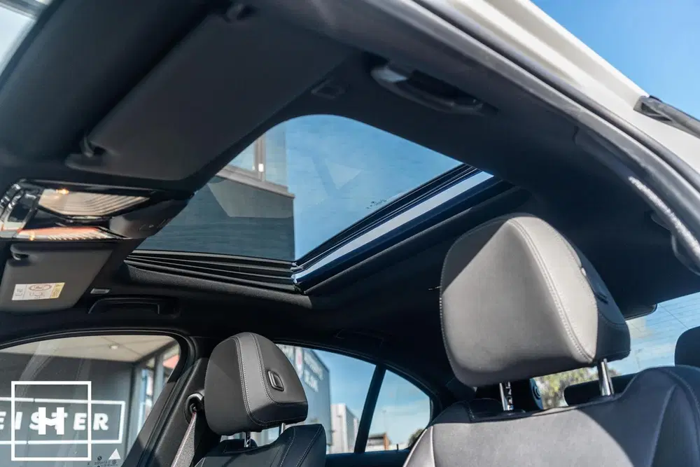 BMW 3-serie 330e M-Sport Pro uit 2026, foto 6