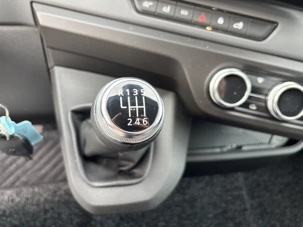 Renault Master L3H2 Binnenbetimmering + Carplay uit 2024, foto 10