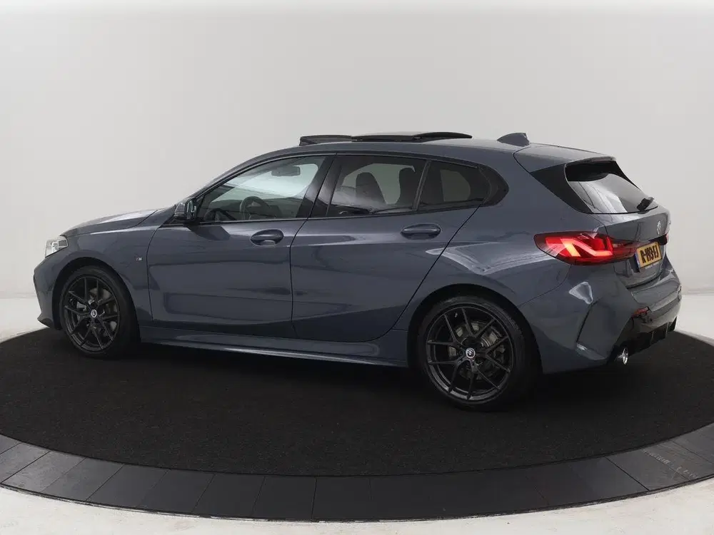 BMW 1-serie 120i Business Edition Plus uit 2022, foto 2