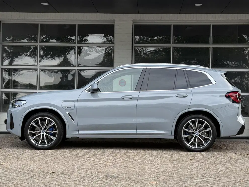 BMW X3 xDrive30e M SPORT uit 2022, foto 2