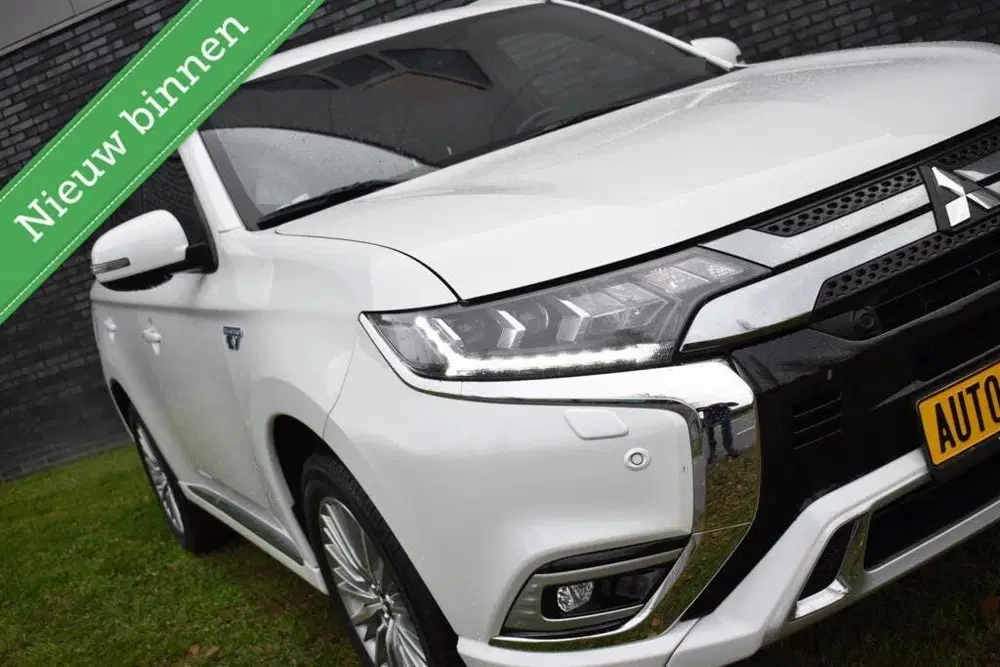 Mitsubishi Outlander 2.4 PHEV Diamand Edition 360º CAMERA uit 2019, foto 14