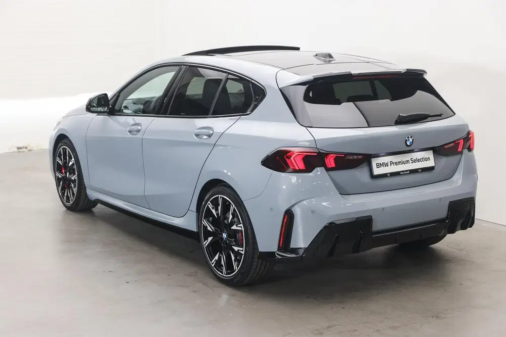 BMW 1-serie 120 M Sport Automaat uit 2026, foto 2