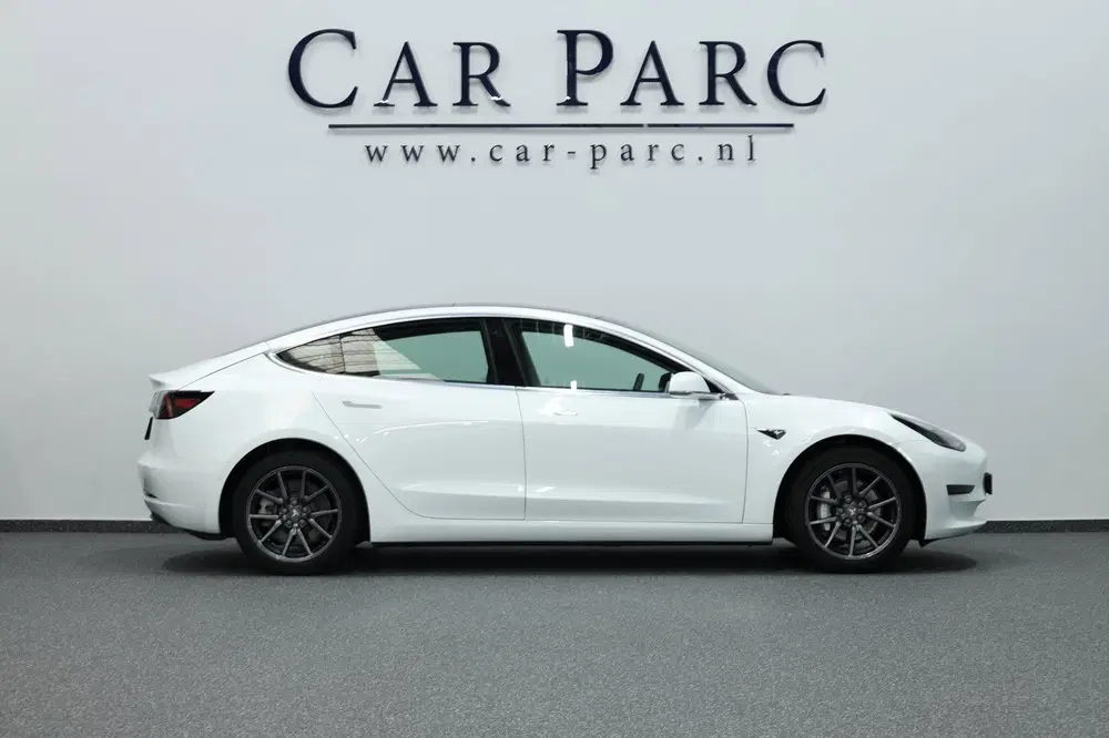 Tesla Model 3 Standard RWD Plus 60 kWh PANORAMADAK uit 2019, foto 4