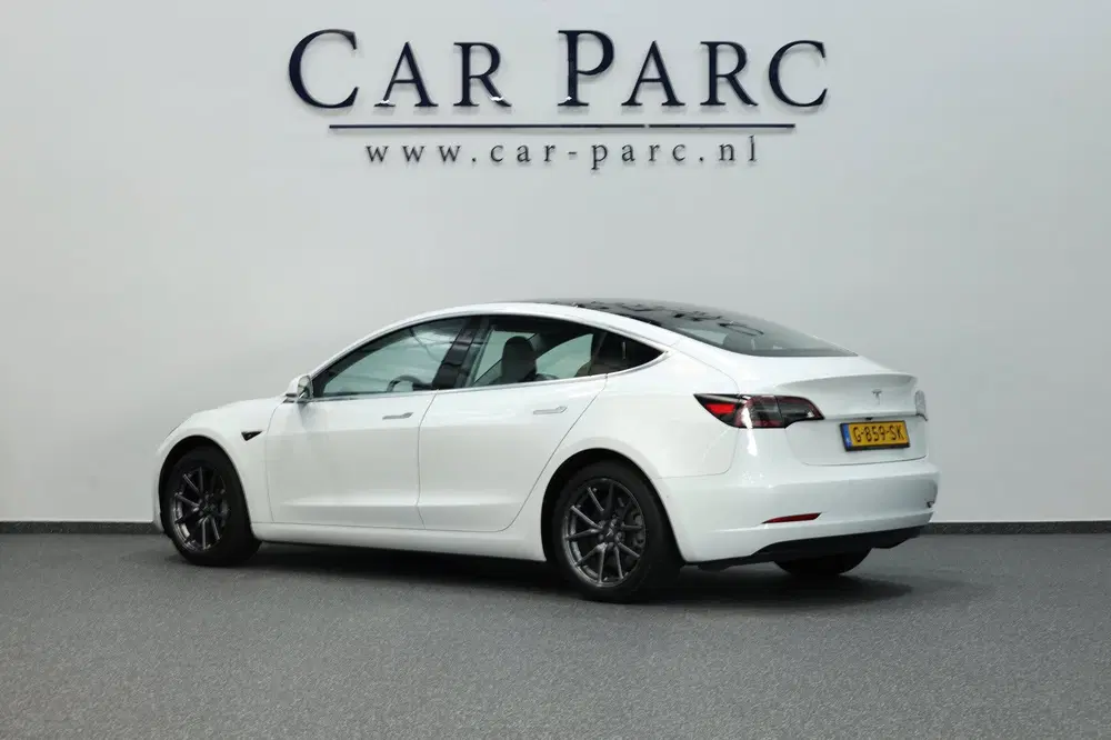 Tesla Model 3 Standard RWD Plus 60 kWh PANORAMADAK uit 2019, foto 6