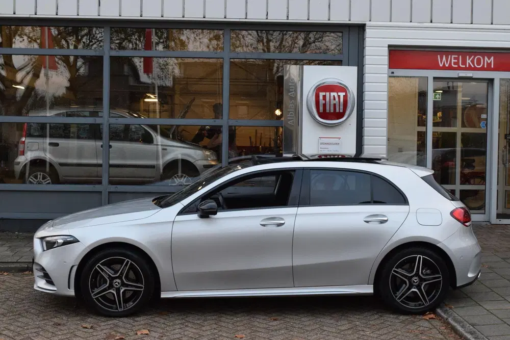 Mercedes-Benz A-Klasse 250 e AMG Line uit 2023, foto 2