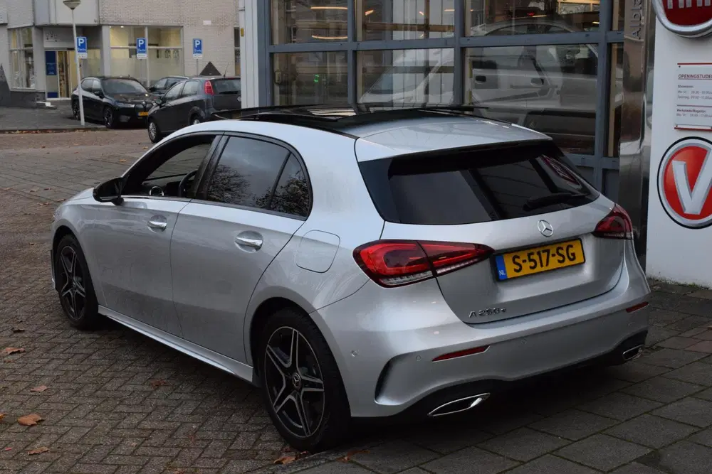 Mercedes-Benz A-Klasse 250 e AMG Line uit 2023, foto 3