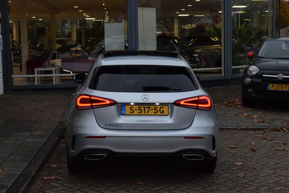 Mercedes-Benz A-Klasse 250 e AMG Line uit 2023, foto 6