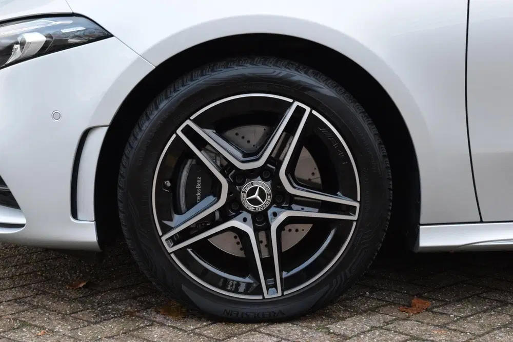Mercedes-Benz A-Klasse 250 e AMG Line uit 2023, foto 7