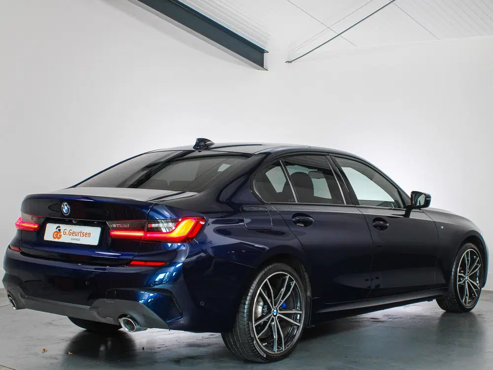 BMW 3-serie 330e M-sport uit 2019, foto 2