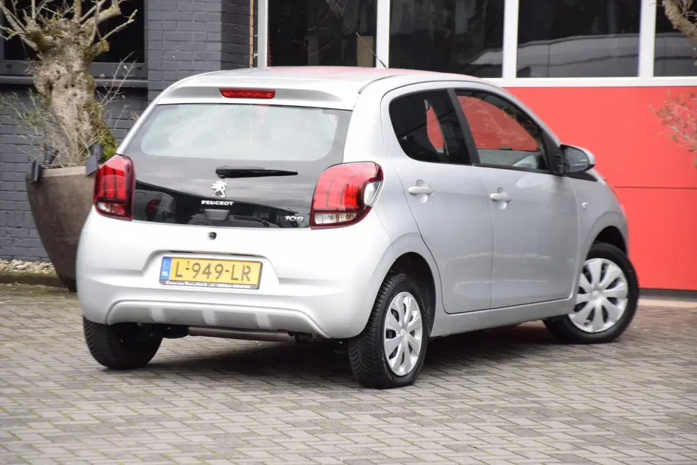 Peugeot 108 1.0 e-VTi Active uit 2021, foto 2