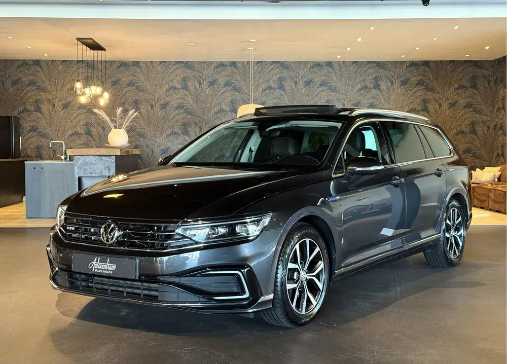 Volkswagen Passat 1.4 TSI GTE I Pano I Leder I Camer uit 2020