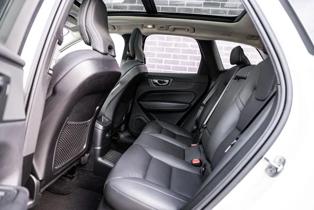 Volvo XC60 2.0 T6 Plug-in Hybrid AWD Plus Dark uit 2024, foto 10