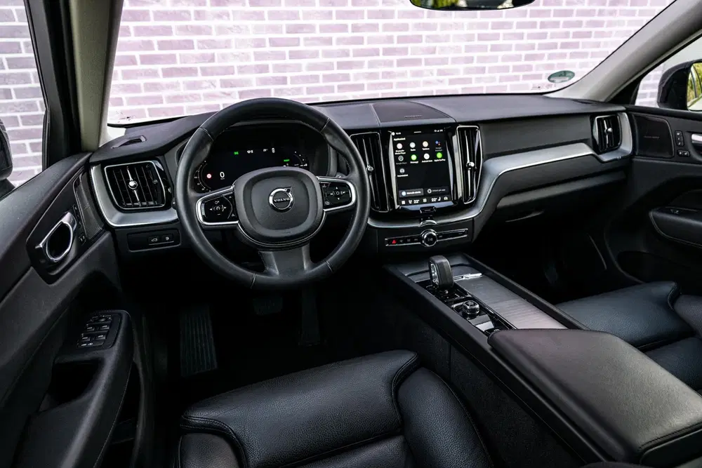 Volvo XC60 2.0 T6 Plug-in Hybrid AWD Plus Dark uit 2024, foto 13