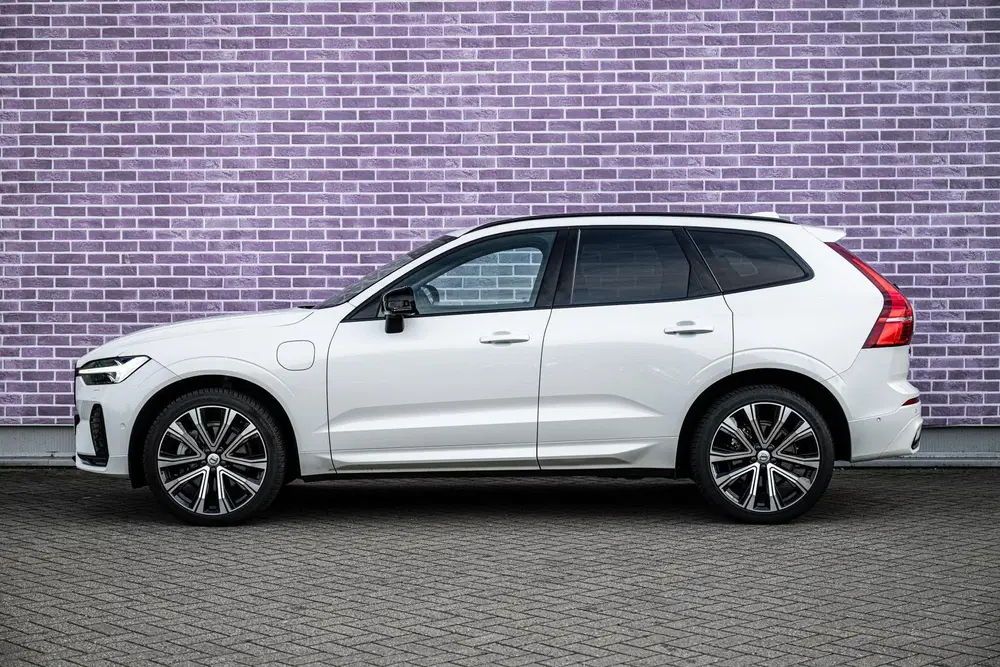 Volvo XC60 2.0 T6 Plug-in Hybrid AWD Plus Dark uit 2024, foto 6