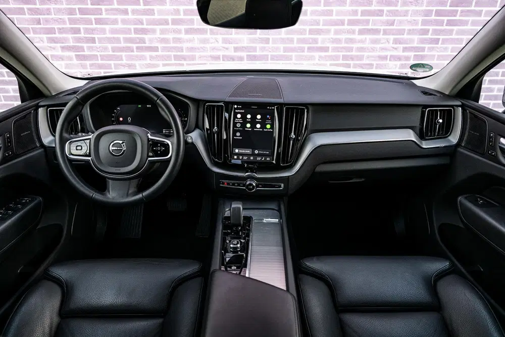 Volvo XC60 2.0 T6 Plug-in Hybrid AWD Plus Dark uit 2024, foto 7