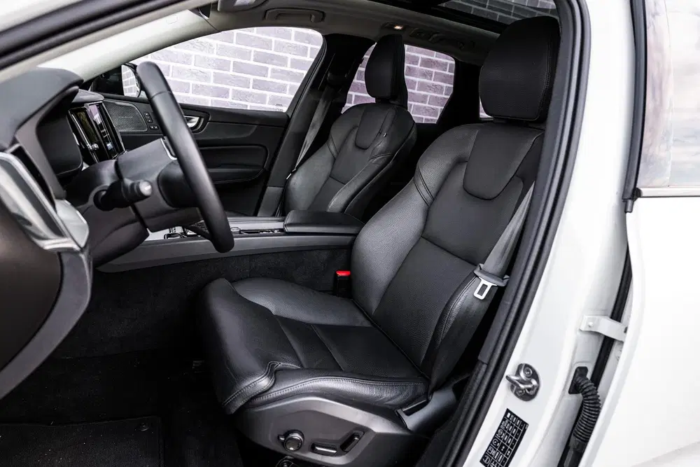 Volvo XC60 2.0 T6 Plug-in Hybrid AWD Plus Dark uit 2024, foto 8