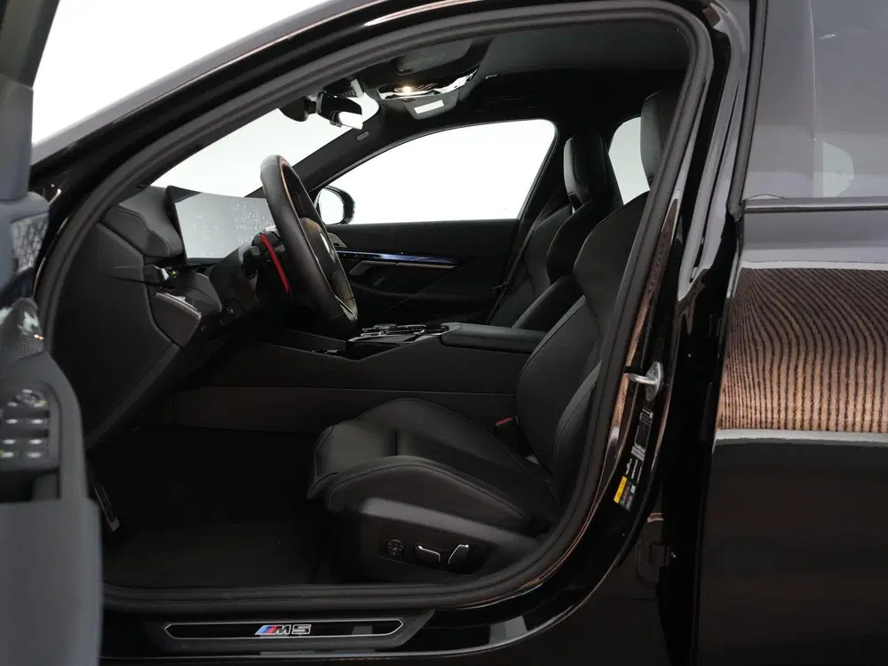 BMW M5 uit 2025, foto 10