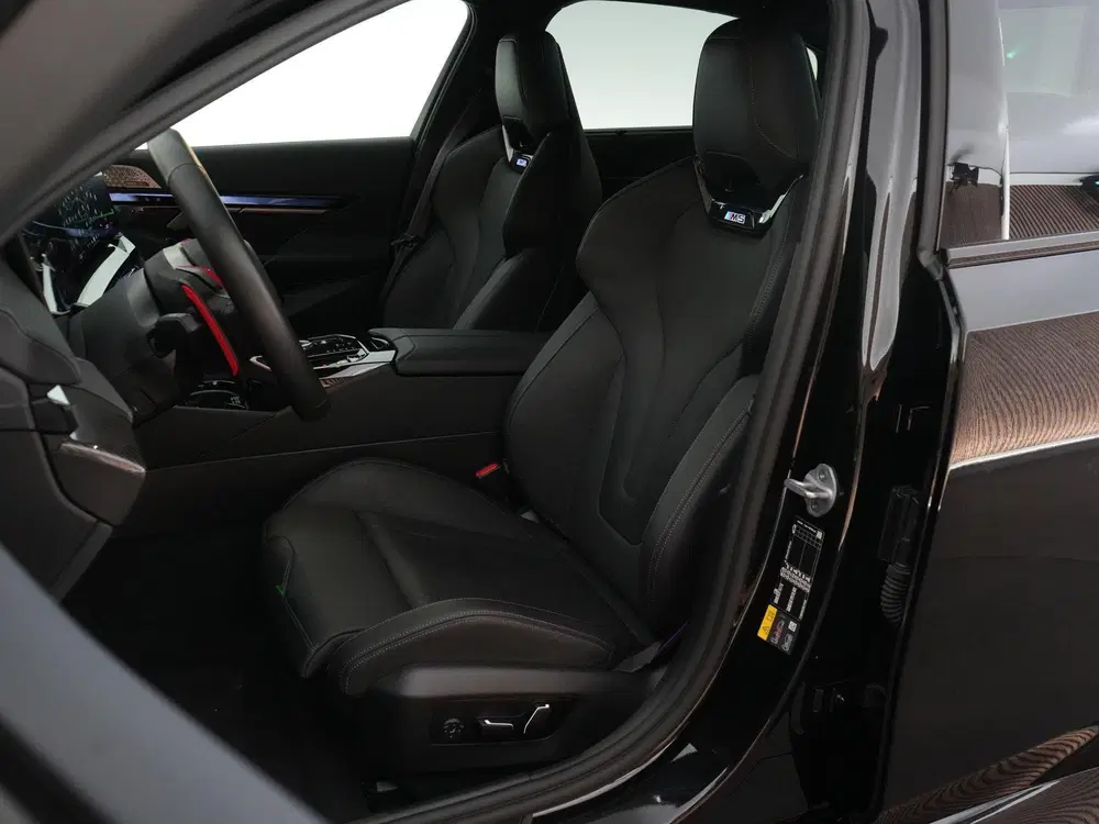 BMW M5 uit 2025, foto 11