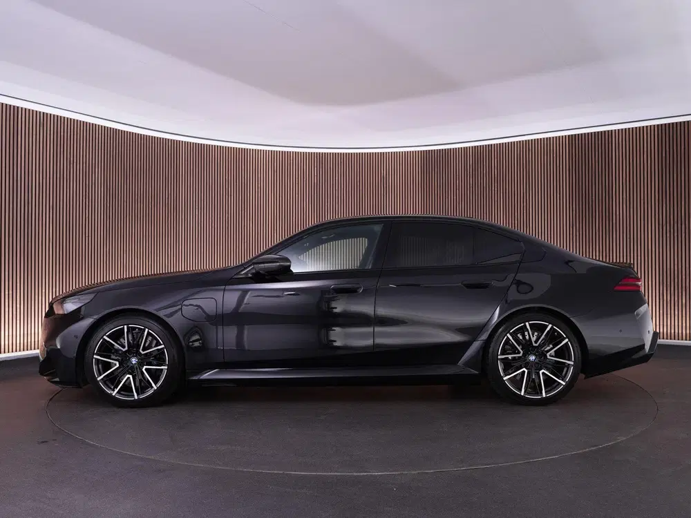 BMW M5 uit 2025, foto 13