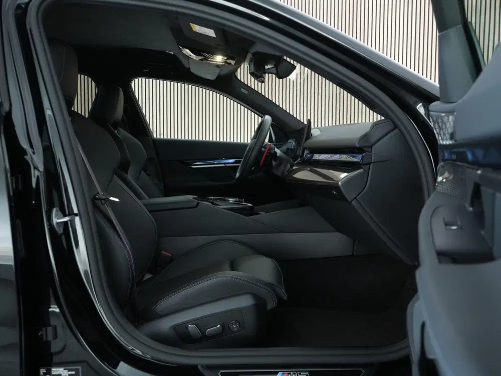 BMW M5 uit 2025, foto 4