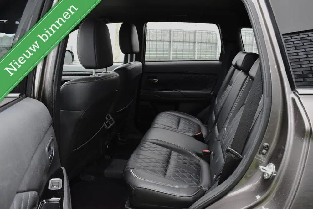 Mitsubishi Outlander 2.4 PHEV Diamand Edition LEDER VOL 360 uit 2019, foto 14