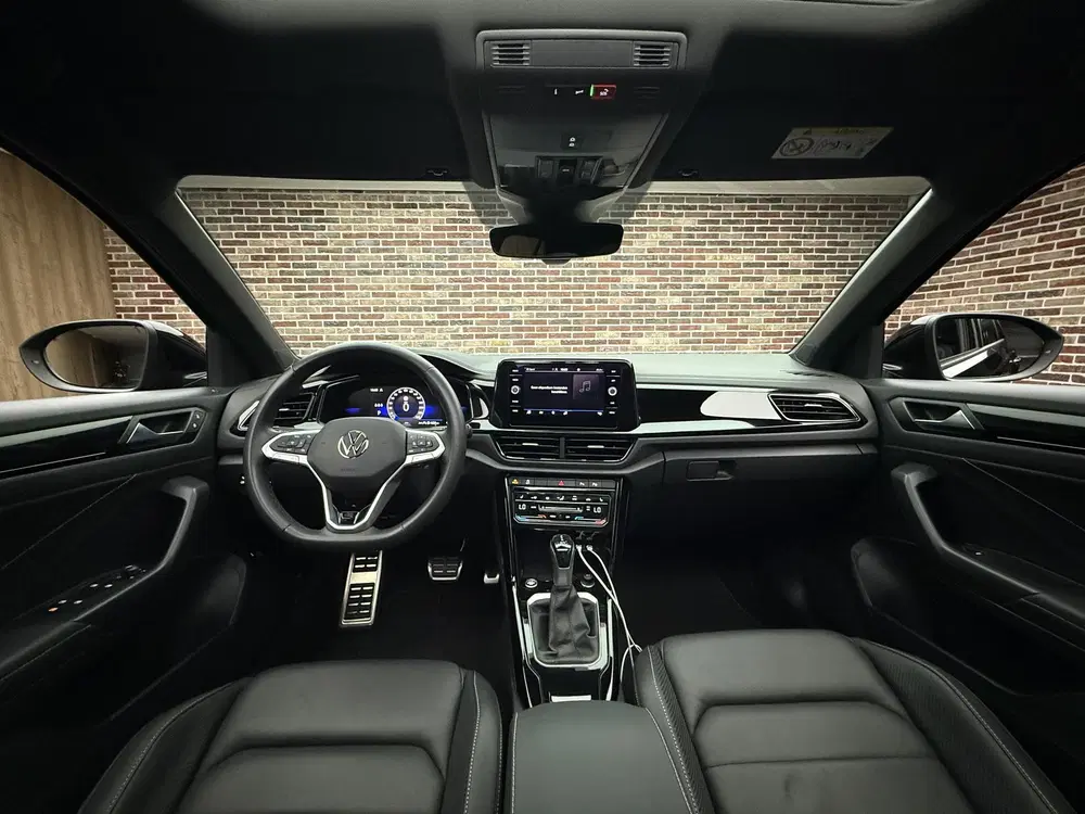 Volkswagen T-Roc 1.5 TSI R-Line Edition uit 2024, foto 12