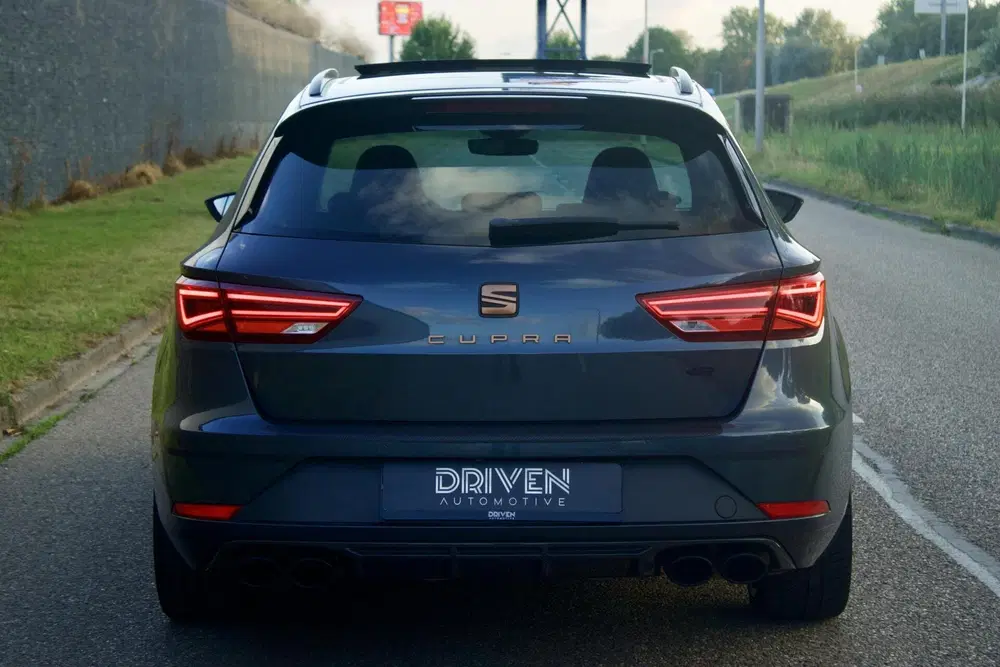 SEAT Leon CUPRA R ST 300 uit 2020, foto 5