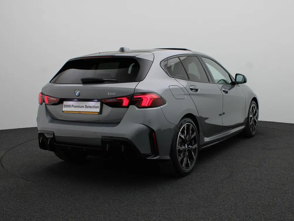 BMW 1-serie 120 M Sportpakket uit 2026, foto 2