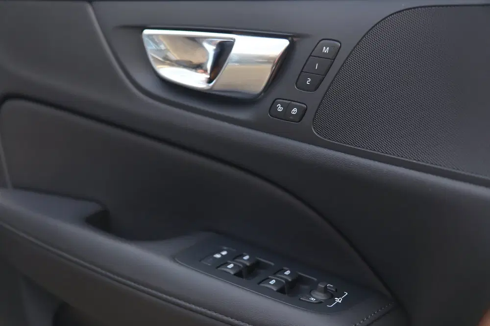 Volvo V60 2.0 T8 Plug-in hybrid AWD Plus uit 2022, foto 11